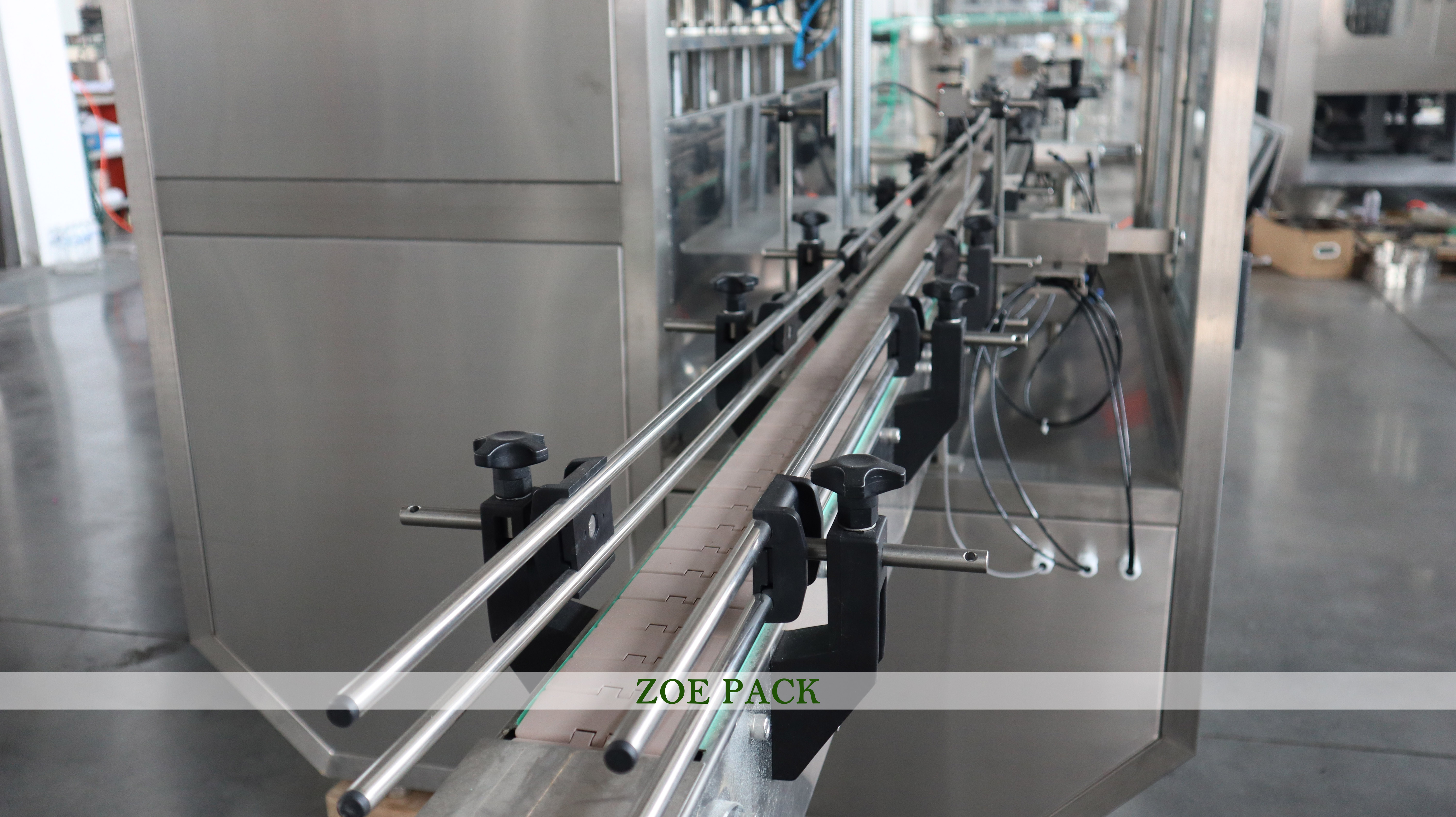 Precio de la maquina de embalaje de la tapa de llenado del motor de aceite lubricante lineal totalmente automatico supplier