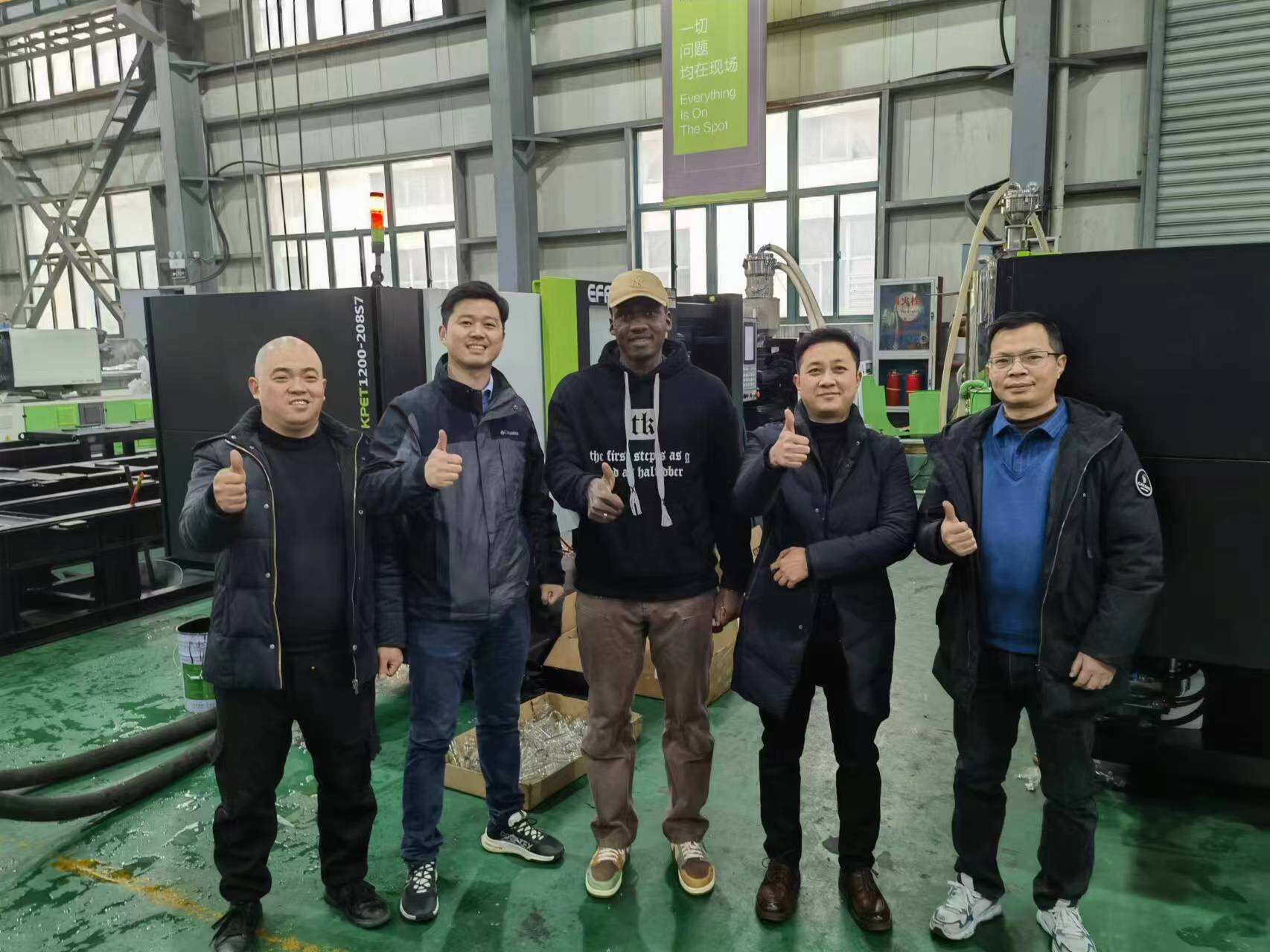 Fully Automatic Linear Type Engine Edible Lubricant Olive Oil Bottle Cooking Oil Filling Capping Labeling Machine manufacture